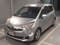 Toyota RACTIS лот № 8102 оценка 3  с аукциона в Японии 3