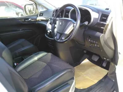 Nissan ELGRAND  с аукциона в Японии