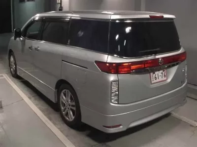 Nissan ELGRAND  с аукциона в Японии