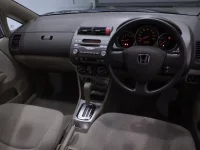 Honda FIT лот № 19100 оценка 3.5  с аукциона в Японии 4