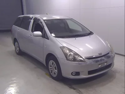 Toyota WISH  с аукциона в Японии