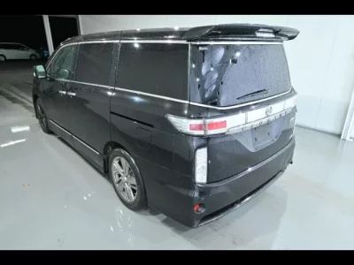 Nissan ELGRAND  с аукциона в Японии