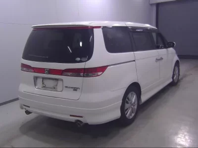 Honda ELYSION  с аукциона в Японии