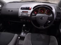 Honda FIT лот № 19202 оценка 4  с аукциона в Японии 4