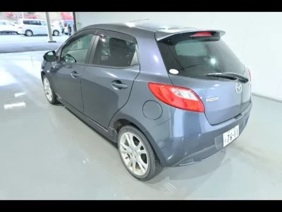 Mazda DEMIO  с аукциона в Японии