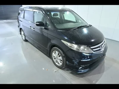 Honda ELYSION  с аукциона в Японии