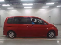 Toyota ISIS лот № 10001 оценка 3.5  с аукциона в Японии 2