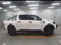 Toyota HILUX лот № 33001 оценка 4.5  с аукциона в Японии 2