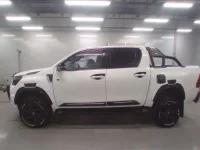 Toyota HILUX лот № 33001 оценка 4.5  с аукциона в Японии 3