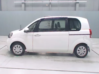Toyota PORTE  с аукциона в Японии