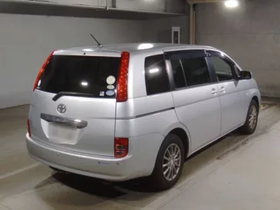 Toyota ISIS  с аукциона в Японии