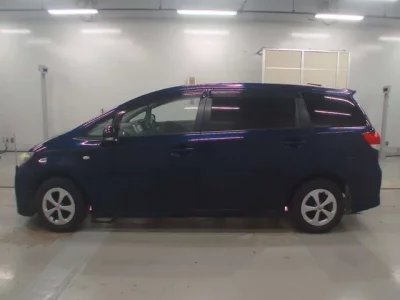 Toyota WISH  с аукциона в Японии