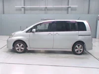 Toyota ISIS лот № 70047 оценка 3.5  с аукциона в Японии 3