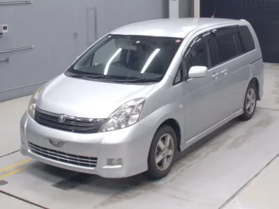 Toyota ISIS  с аукциона в Японии