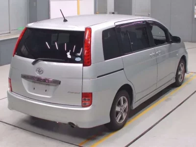 Toyota ISIS  с аукциона в Японии