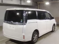 Toyota VOXY лот № 46 оценка 3.5  с аукциона в Японии 1