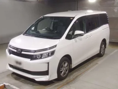 Toyota VOXY  с аукциона в Японии