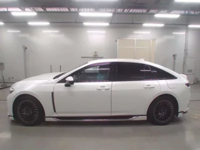 Toyota CROWN  с аукциона в Японии