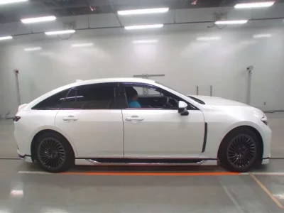 Toyota CROWN  с аукциона в Японии