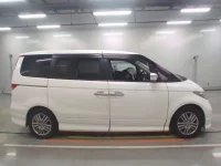 Honda ELYSION лот № 10075 оценка 3.5  с аукциона в Японии 2