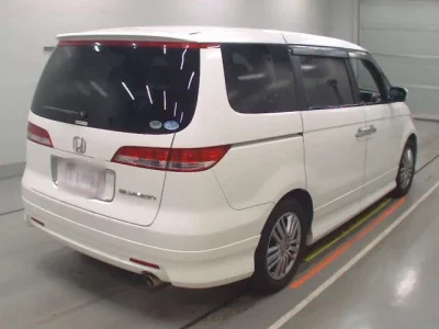 Honda ELYSION  с аукциона в Японии