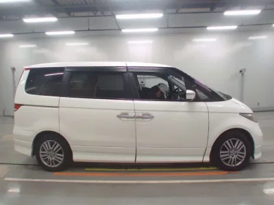 Honda ELYSION  с аукциона в Японии