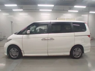 Honda ELYSION  с аукциона в Японии