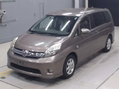 Toyota ISIS  с аукциона в Японии