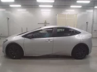 Toyota PRIUS лот № 36048 оценка 5  с аукциона в Японии 3