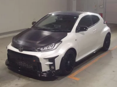 Toyota YARIS  с аукциона в Японии