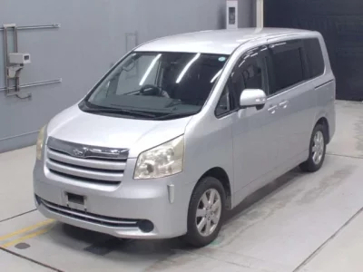 Toyota NOAH  с аукциона в Японии