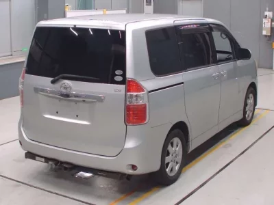 Toyota NOAH  с аукциона в Японии