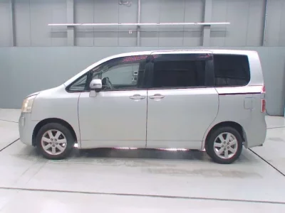 Toyota NOAH  с аукциона в Японии
