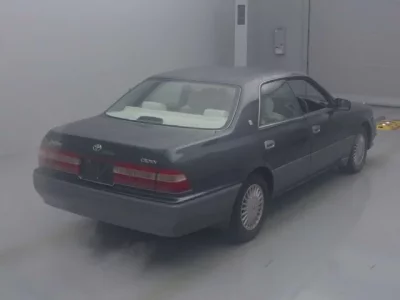 Toyota CROWN  с аукциона в Японии