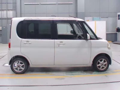 Daihatsu TANTO  с аукциона в Японии