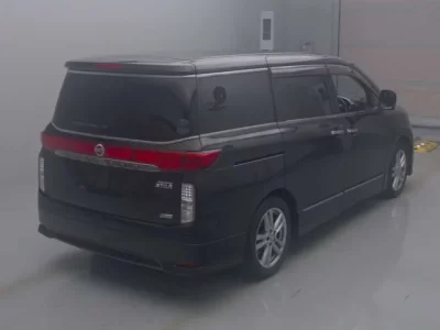Nissan ELGRAND  с аукциона в Японии