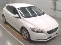 Volvo V40 лот № 10194 оценка 3  с аукциона в Японии 4