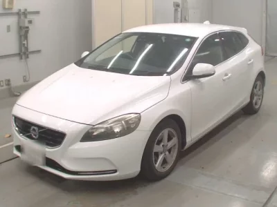 Volvo V40  с аукциона в Японии