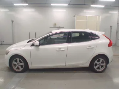 Volvo V40  с аукциона в Японии