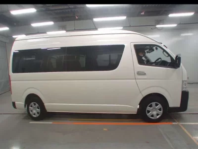 Toyota HIACE  с аукциона в Японии