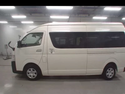 Toyota HIACE  с аукциона в Японии
