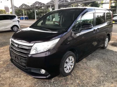 Toyota NOAH  с аукциона в Японии