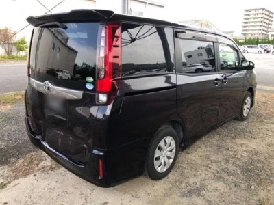 Toyota NOAH  с аукциона в Японии