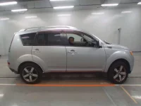 Mitsubishi OUTLANDER лот № 10221 оценка 3.5  с аукциона в Японии 2