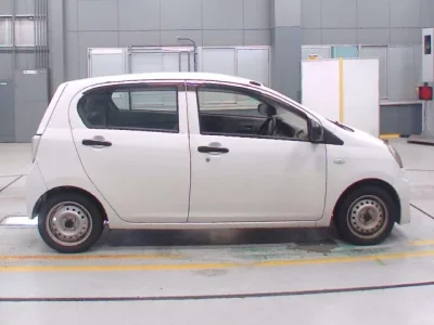 Toyota PIXIS EPOCH  с аукциона в Японии