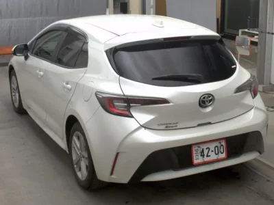 Toyota COROLLA SPORT  с аукциона в Японии