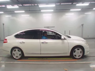 Nissan TEANA  с аукциона в Японии