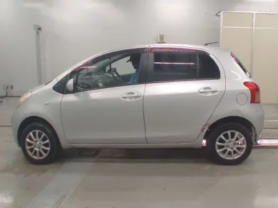 Toyota VITZ  с аукциона в Японии