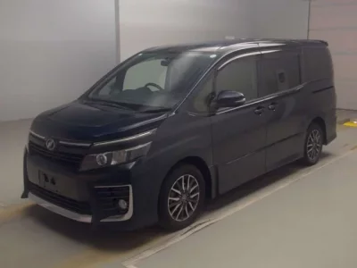 Toyota VOXY  с аукциона в Японии