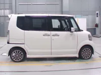 Honda N BOX лот № 30004 оценка 4  с аукциона в Японии 2